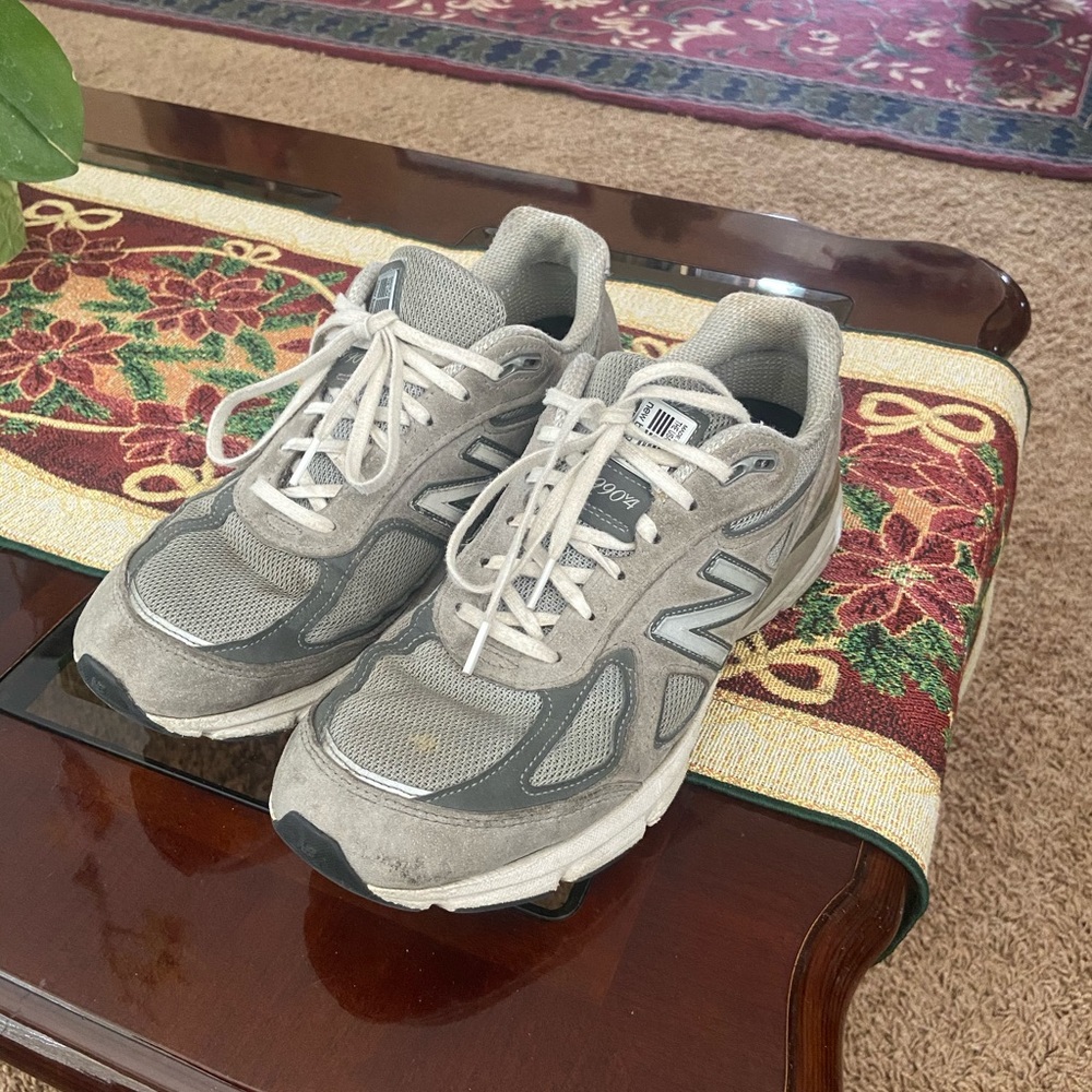 *SOLD*New balance 990v4 men’s sz 9.5